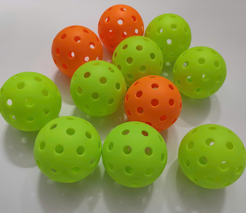 Bóng Pickleball tập luyện
