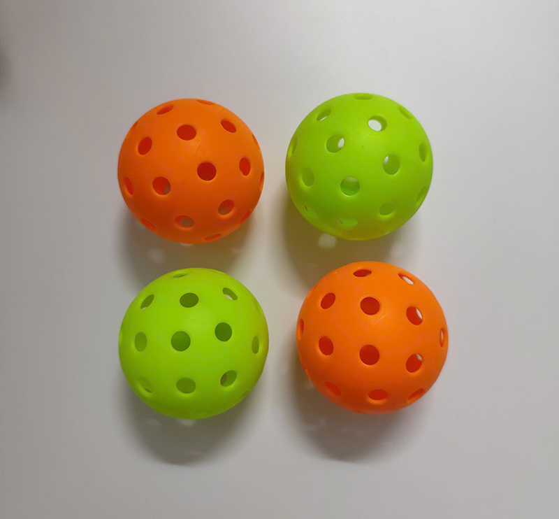 Bóng Pickleball tập luyện